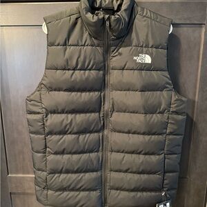 Men’s North Face Aconcagua 3 vest: NWT.